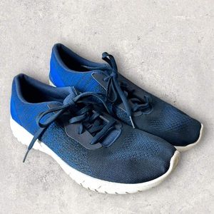 MENS SIZE 9.5 Blue/white ATHLETIC WORKS MEMORY FOAM SHOES